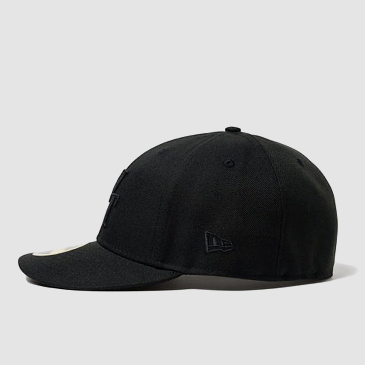INVINCIBLE - 59FIFTY LOW PROFILE / CAP / POLY. TWILL. NEWERA®. LEAGUE